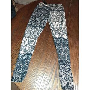 New One Size 4-12 Always Black and Cream Light Tan Floral Leggings NWT